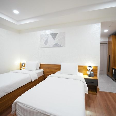Avant Express Hotel Pool&Spa ทาชเคนต์ ภายนอก รูปภาพ