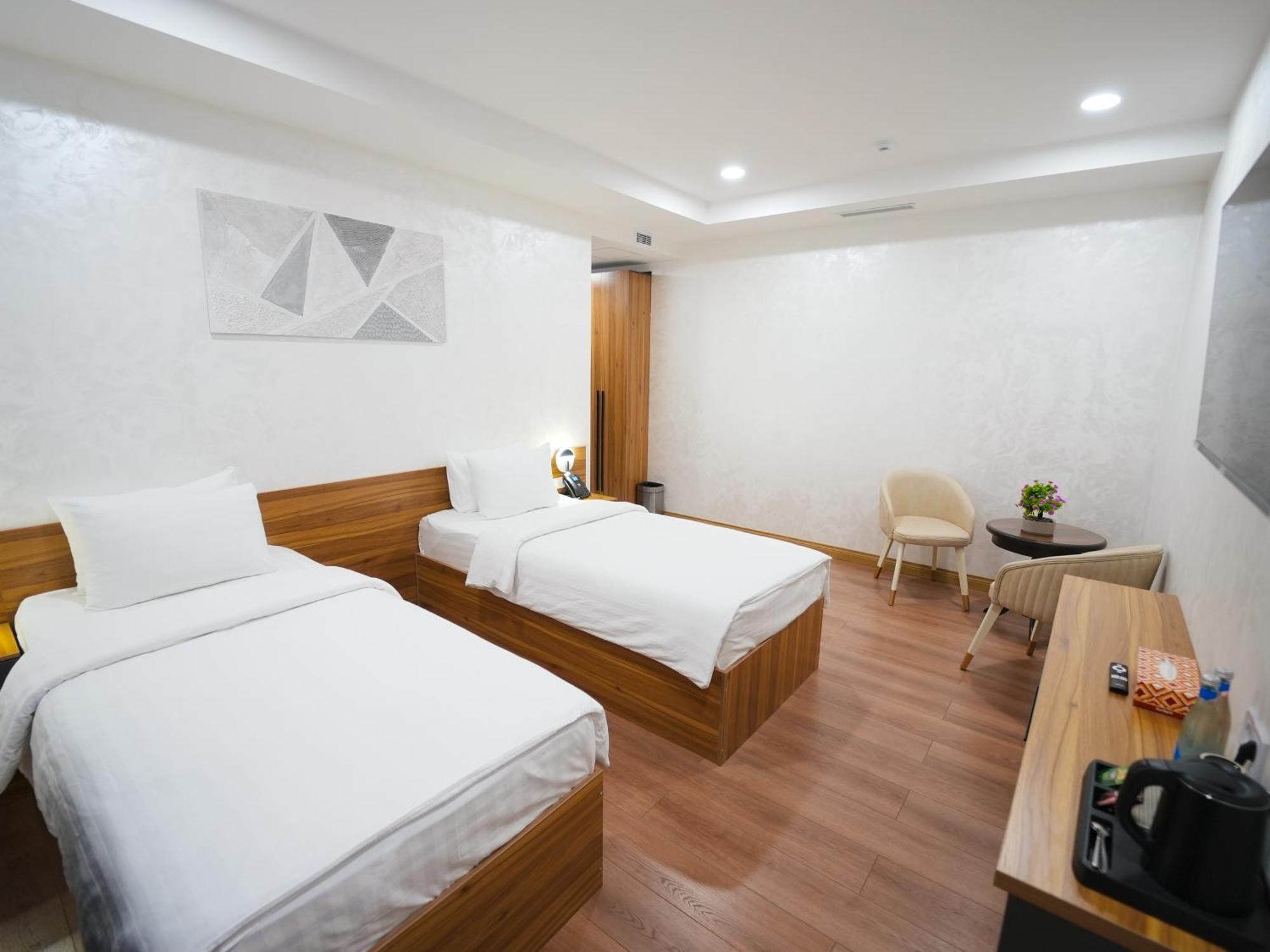 Avant Express Hotel Pool&Spa ทาชเคนต์ ภายนอก รูปภาพ